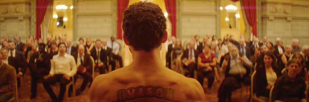 Syrische vluchteling verandert in kunstwerk