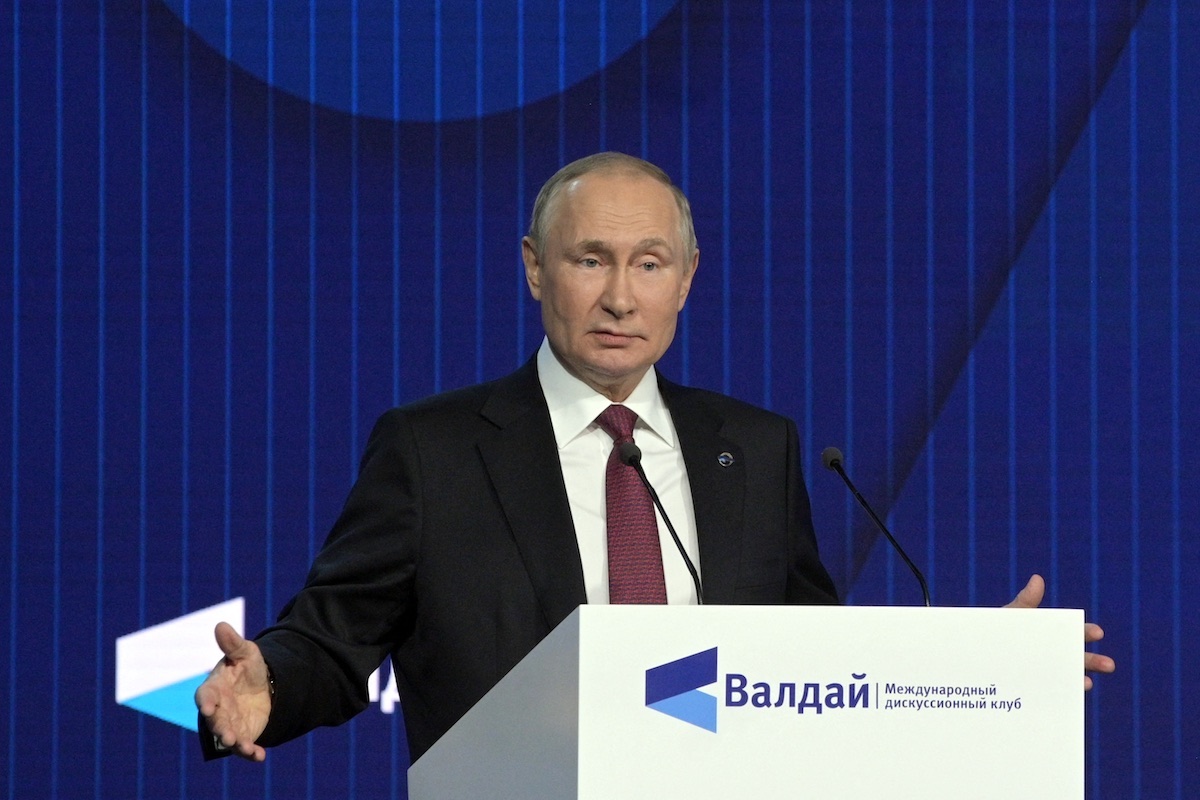 Poetin belooft een reactie op de ‘militarisering’ van Europa