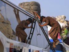 Afghanen verlaten Pakistan massaal na oproep te vertrekken
