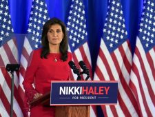 Nikki Haley gooit handdoek in ring als tegenkandidaat Trump