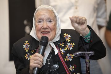 Nora Cortinas Inauguracion de Mapuche el retorno de las voces antiguas en el Centro Cultural Borges