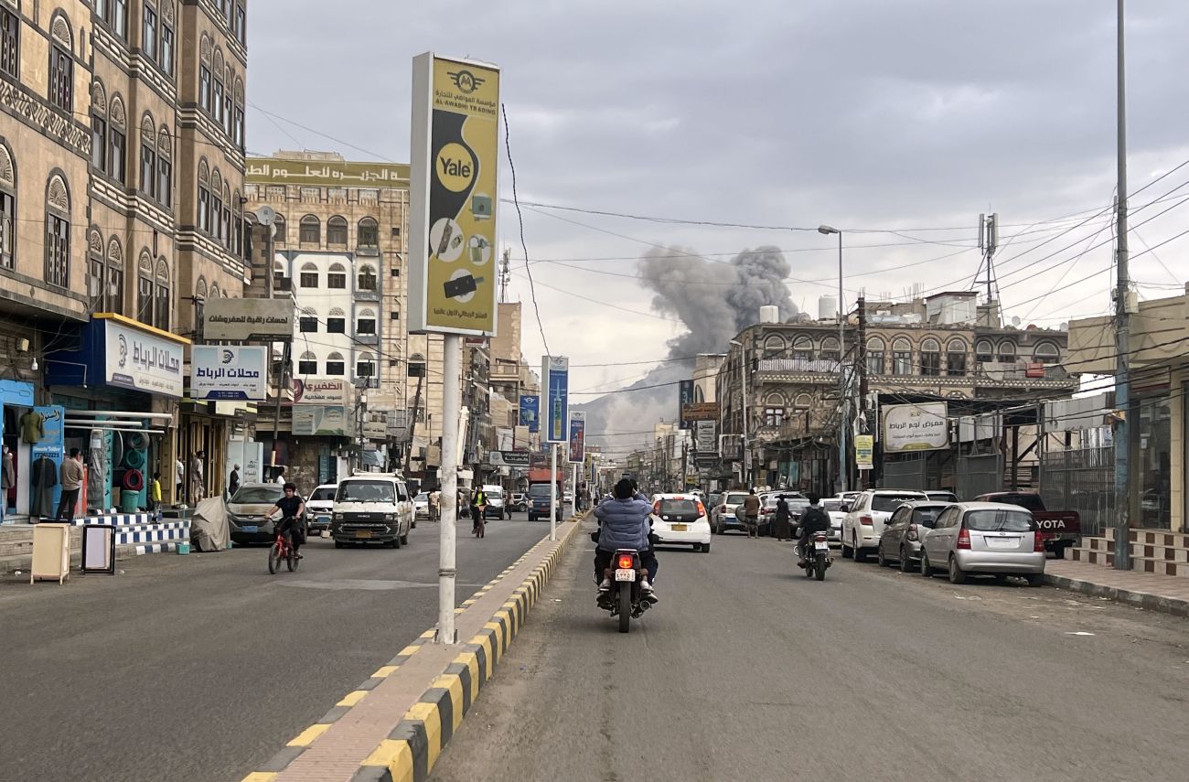 Israëlische aanval op militaire doelen in Jemen eist tientallen slachtoffers