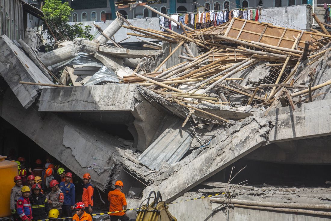 School in Indonesië stort in: één dode en tientallen gewonden